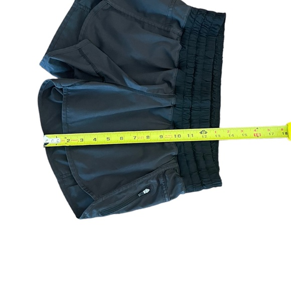 Lululemon Athletica black yoga workout elastic waist gym gorpcore short size 8 - Picture 8 of 9